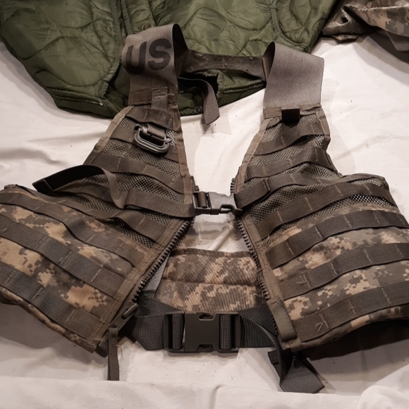 Military vest med/large - Picture 1 of 7